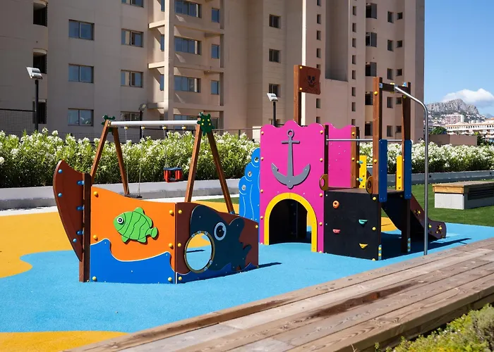 Apartamento De 3 Dormitorios Piscina Y Parking
